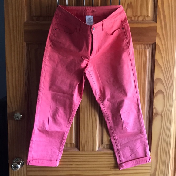 Capris - Picture 1 of 4